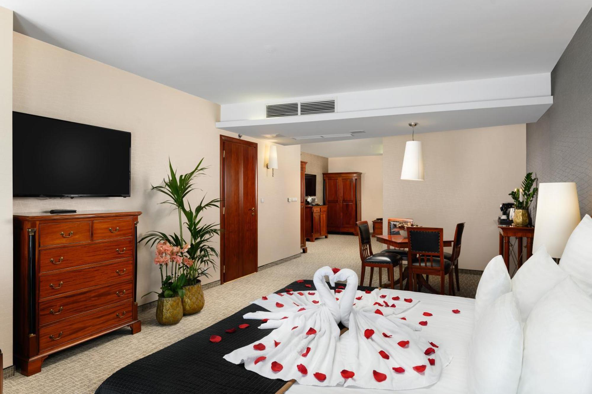Hotel Divinus Дебрецен Екстериор снимка