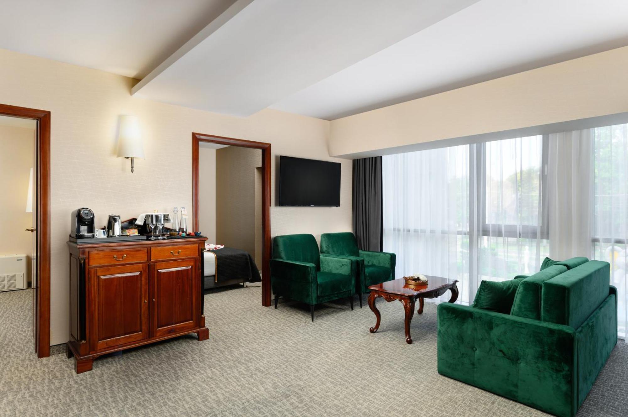 Hotel Divinus Дебрецен Екстериор снимка