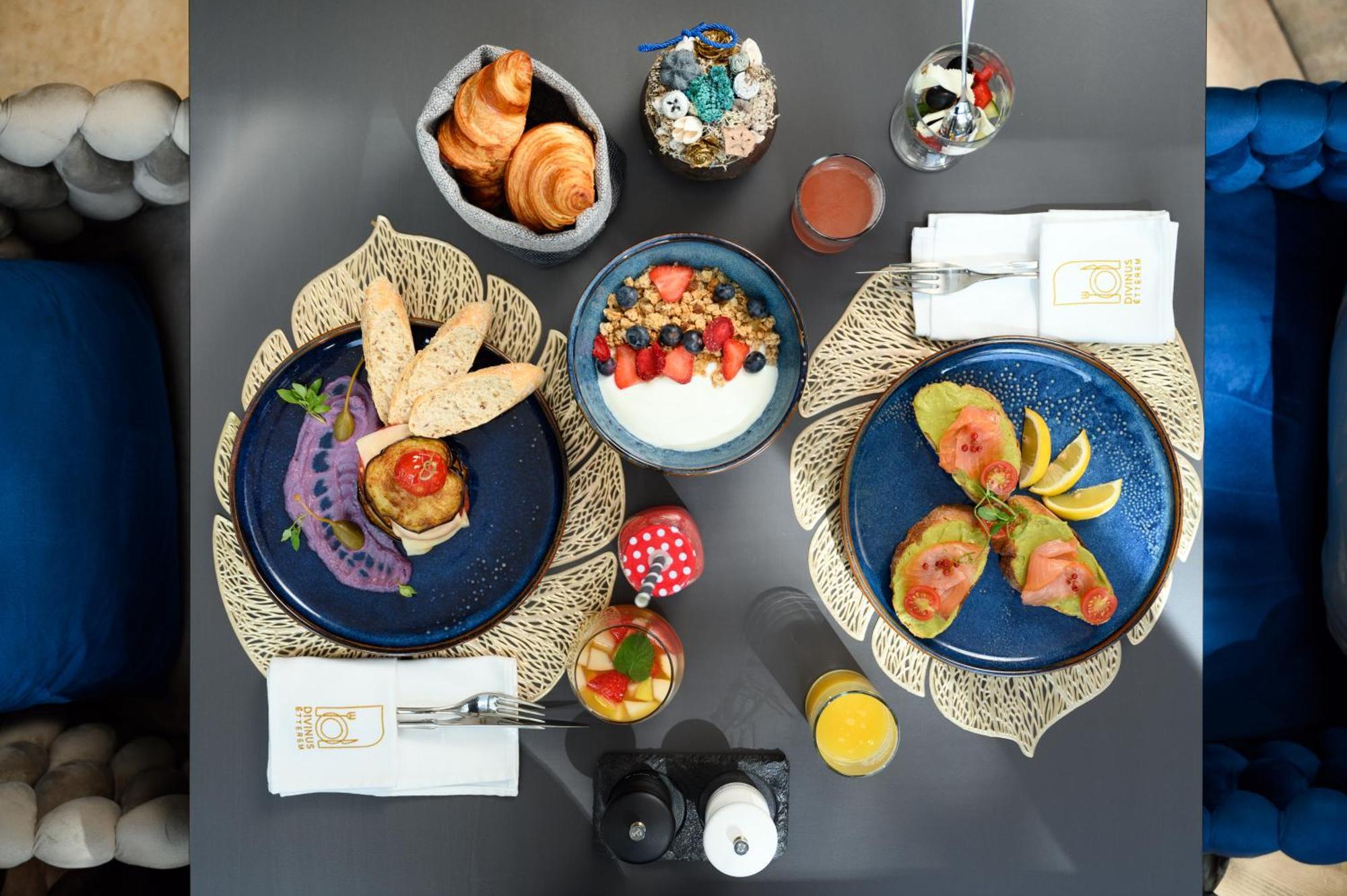 Hotel Divinus Дебрецен Екстериор снимка A breakfast at the hotel